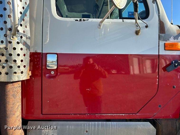 image for item NM9097 2002 International 2554  dump truck