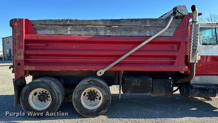image for item NM9097 2002 International 2554  dump truck