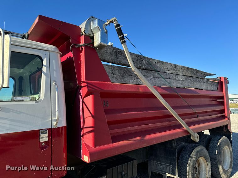 image for item NM9097 2002 International 2554  dump truck