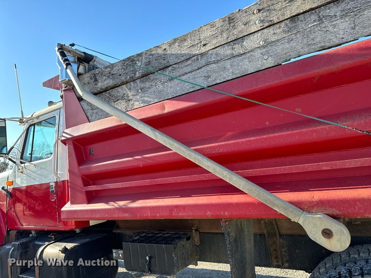 image for item NM9097 2002 International 2554  dump truck