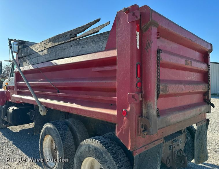 image for item NM9097 2002 International 2554  dump truck