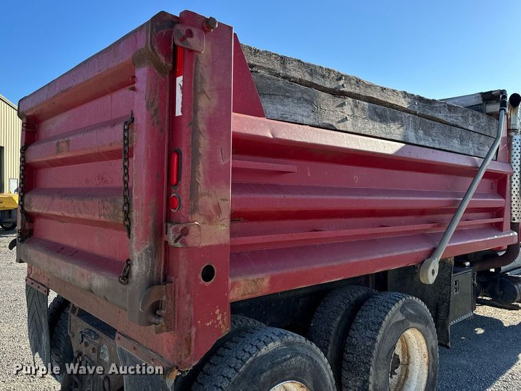 image for item NM9097 2002 International 2554  dump truck