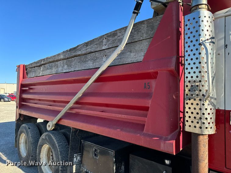 image for item NM9097 2002 International 2554  dump truck