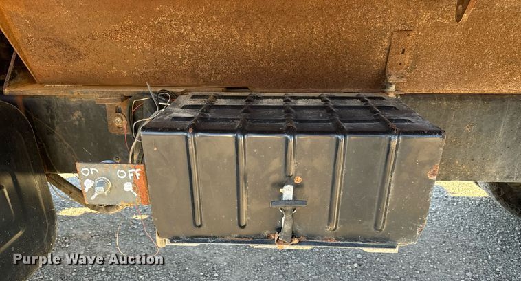 image for item NM9097 2002 International 2554  dump truck