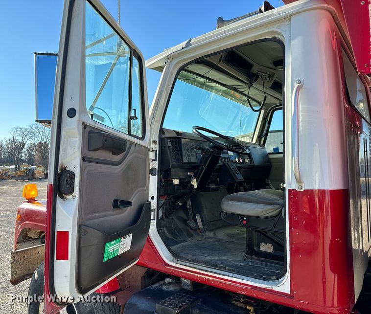 image for item NM9097 2002 International 2554  dump truck