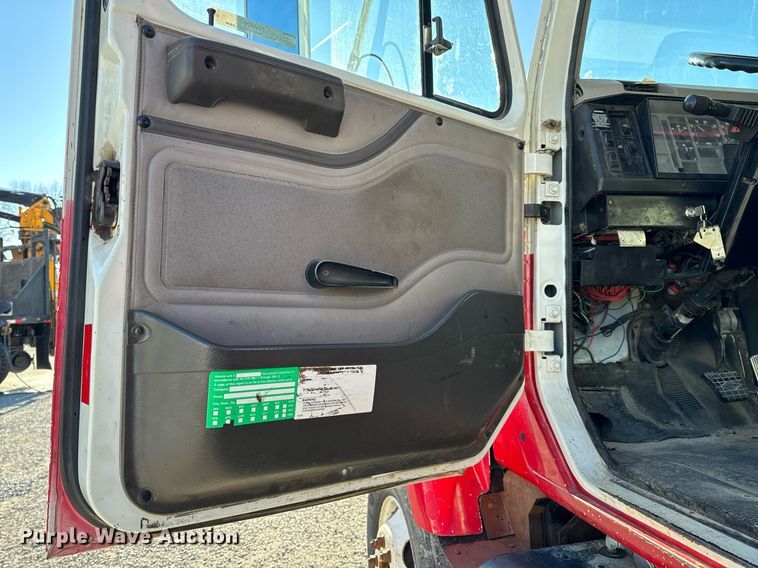 image for item NM9097 2002 International 2554  dump truck