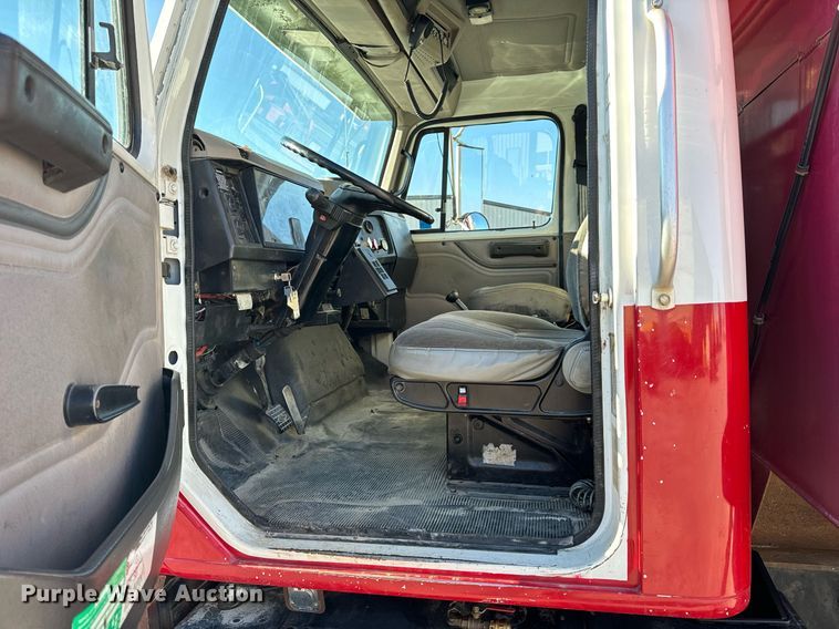 image for item NM9097 2002 International 2554  dump truck