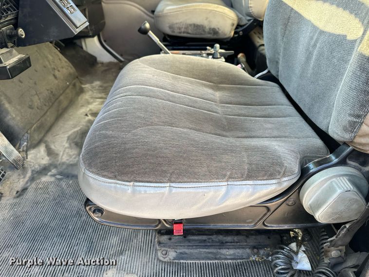 image for item NM9097 2002 International 2554  dump truck