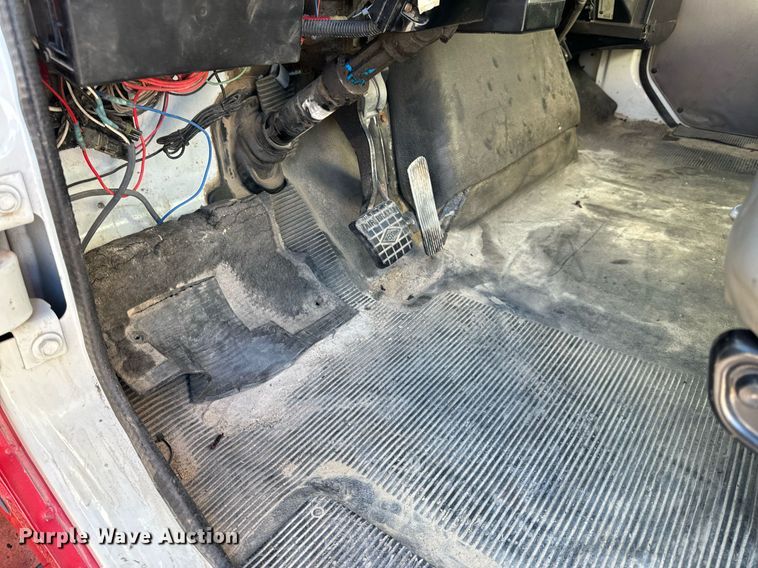 image for item NM9097 2002 International 2554  dump truck