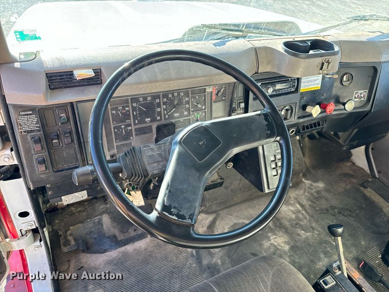 image for item NM9097 2002 International 2554  dump truck