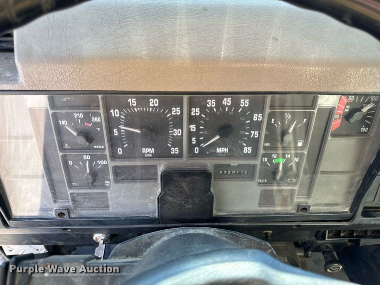 image for item NM9097 2002 International 2554  dump truck