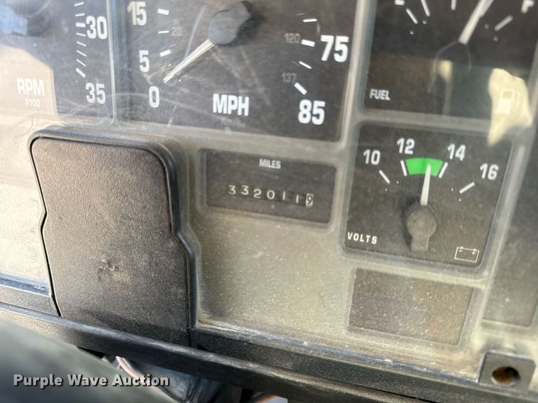 image for item NM9097 2002 International 2554  dump truck