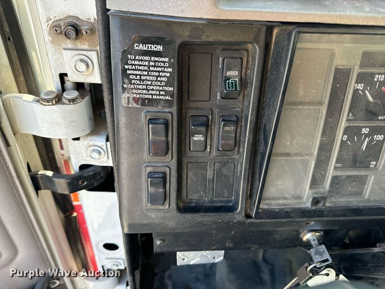 image for item NM9097 2002 International 2554  dump truck