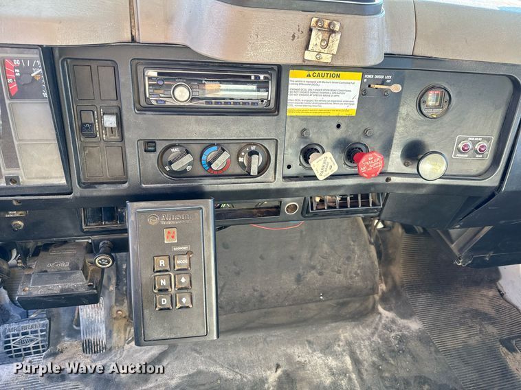 image for item NM9097 2002 International 2554  dump truck