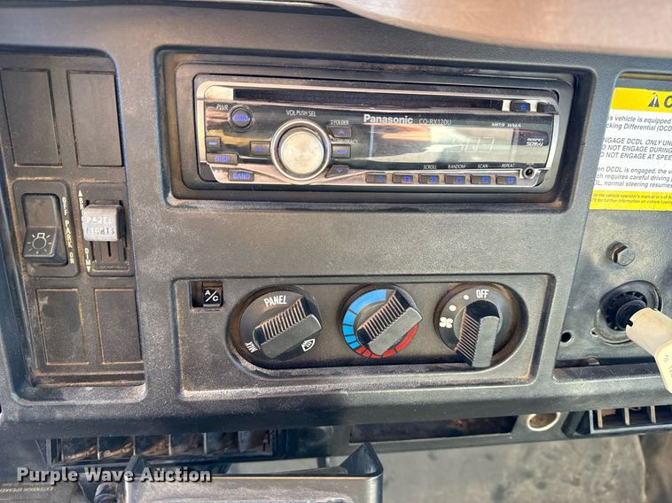 image for item NM9097 2002 International 2554  dump truck