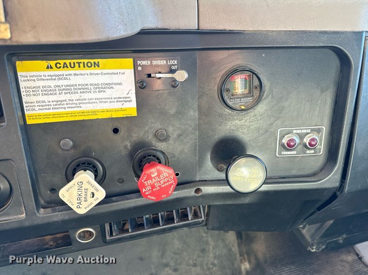 image for item NM9097 2002 International 2554  dump truck