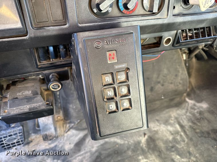 image for item NM9097 2002 International 2554  dump truck