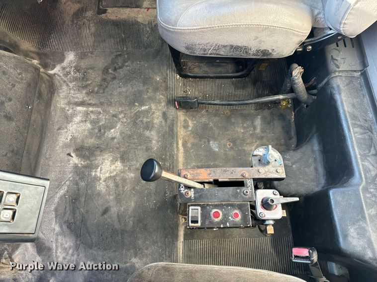 image for item NM9097 2002 International 2554  dump truck