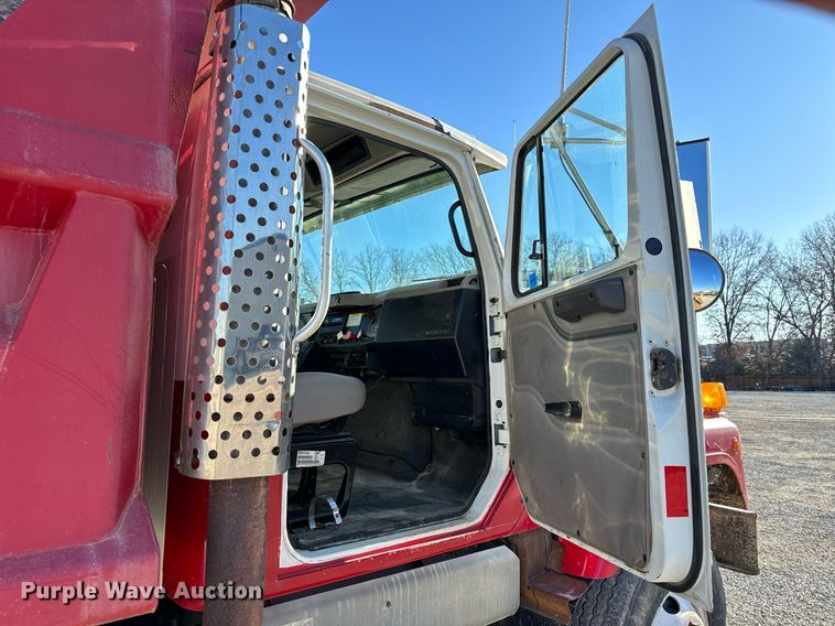 image for item NM9097 2002 International 2554  dump truck