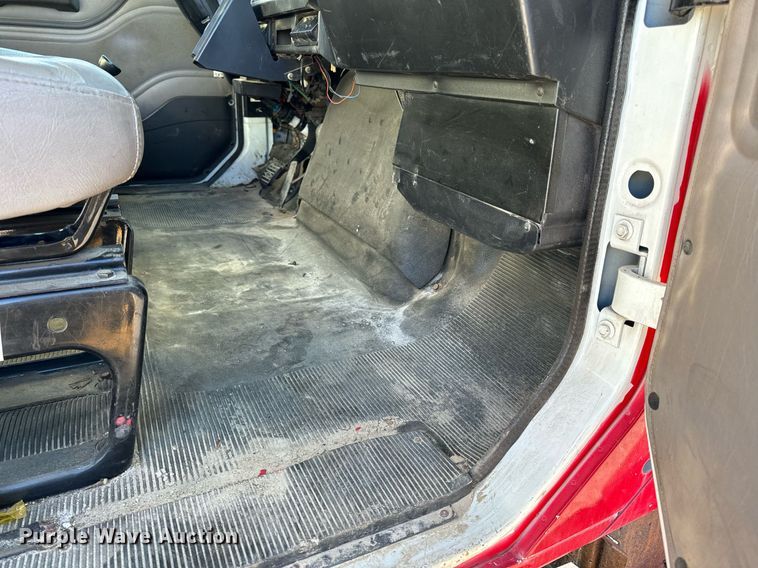 image for item NM9097 2002 International 2554  dump truck