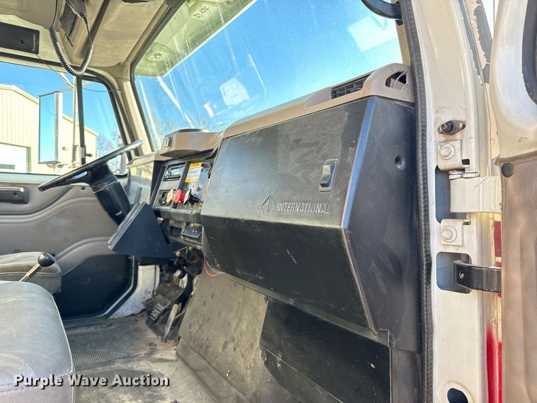 image for item NM9097 2002 International 2554  dump truck