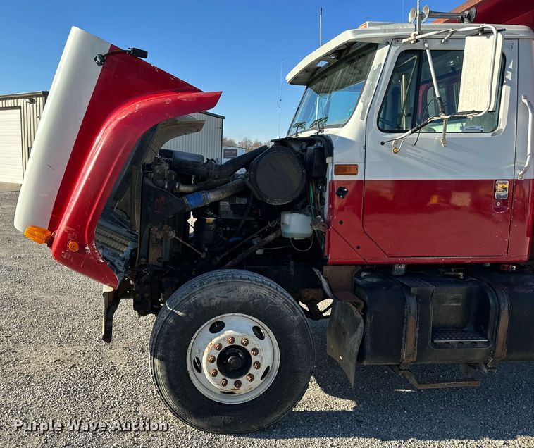image for item NM9097 2002 International 2554  dump truck