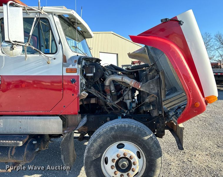 image for item NM9097 2002 International 2554  dump truck