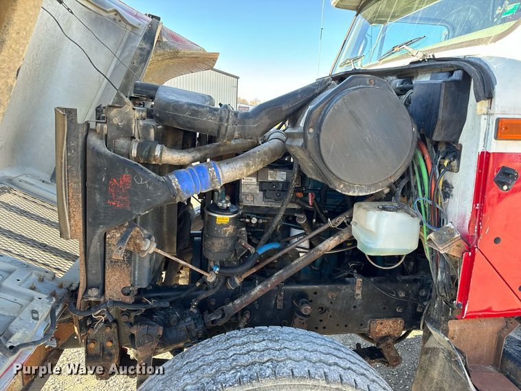 image for item NM9097 2002 International 2554  dump truck