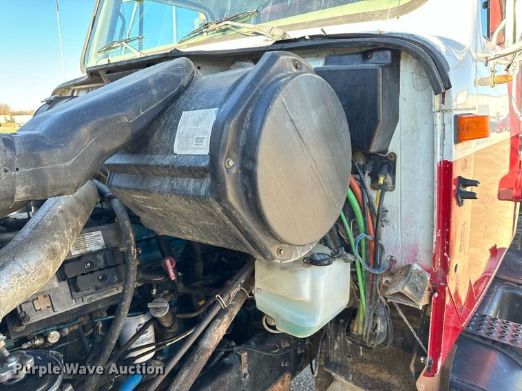 image for item NM9097 2002 International 2554  dump truck