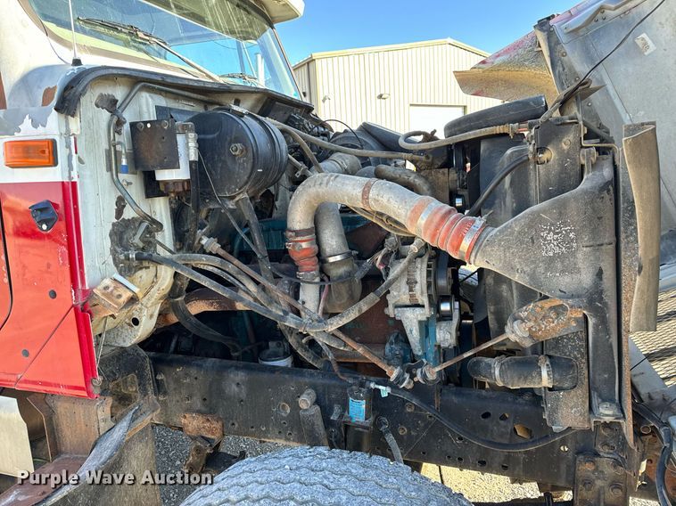 image for item NM9097 2002 International 2554  dump truck