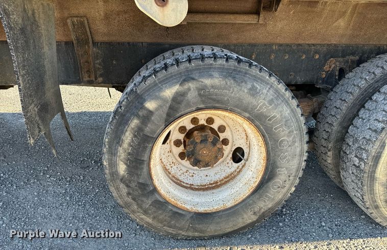 image for item NM9097 2002 International 2554  dump truck