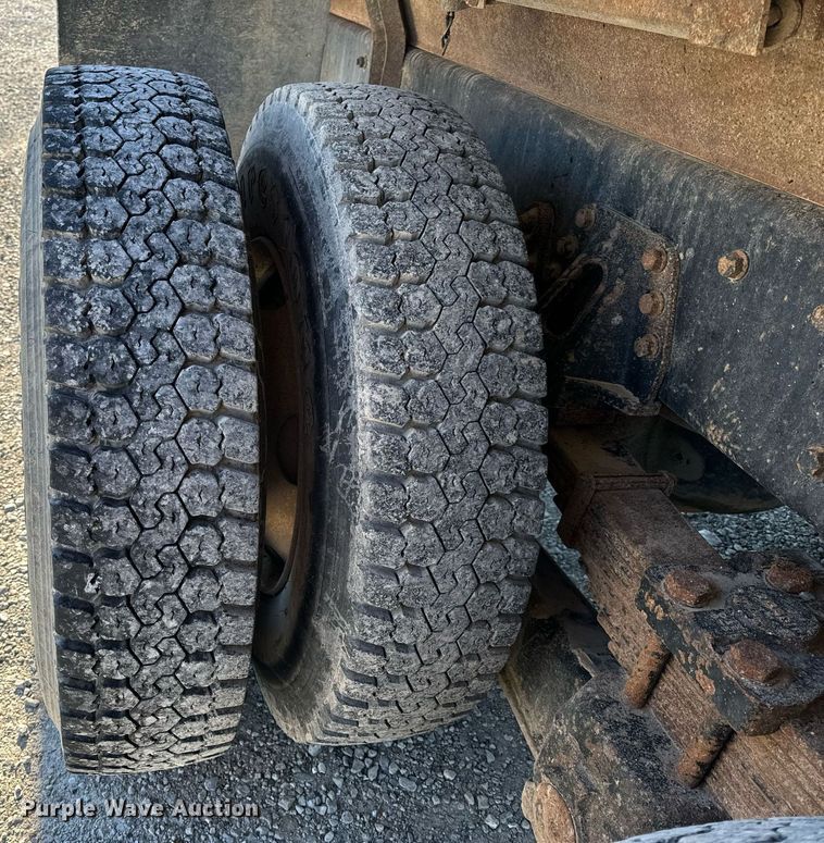 image for item NM9097 2002 International 2554  dump truck