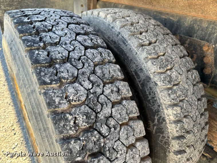 image for item NM9097 2002 International 2554  dump truck