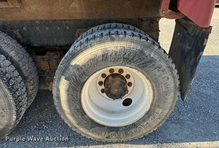 image for item NM9097 2002 International 2554  dump truck