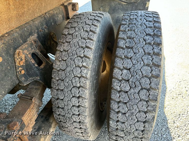 image for item NM9097 2002 International 2554  dump truck