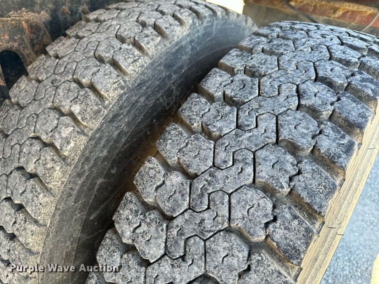 image for item NM9097 2002 International 2554  dump truck