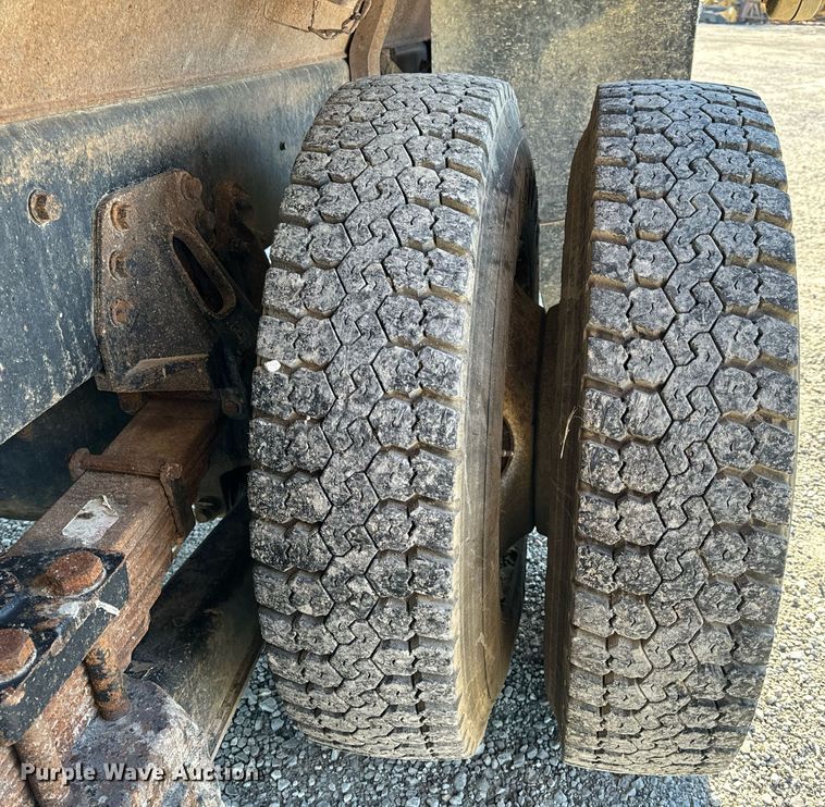 image for item NM9097 2002 International 2554  dump truck