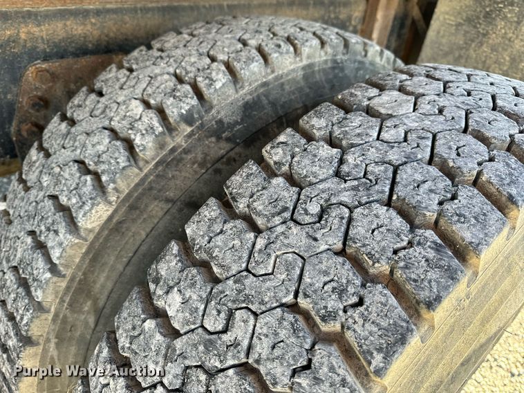 image for item NM9097 2002 International 2554  dump truck