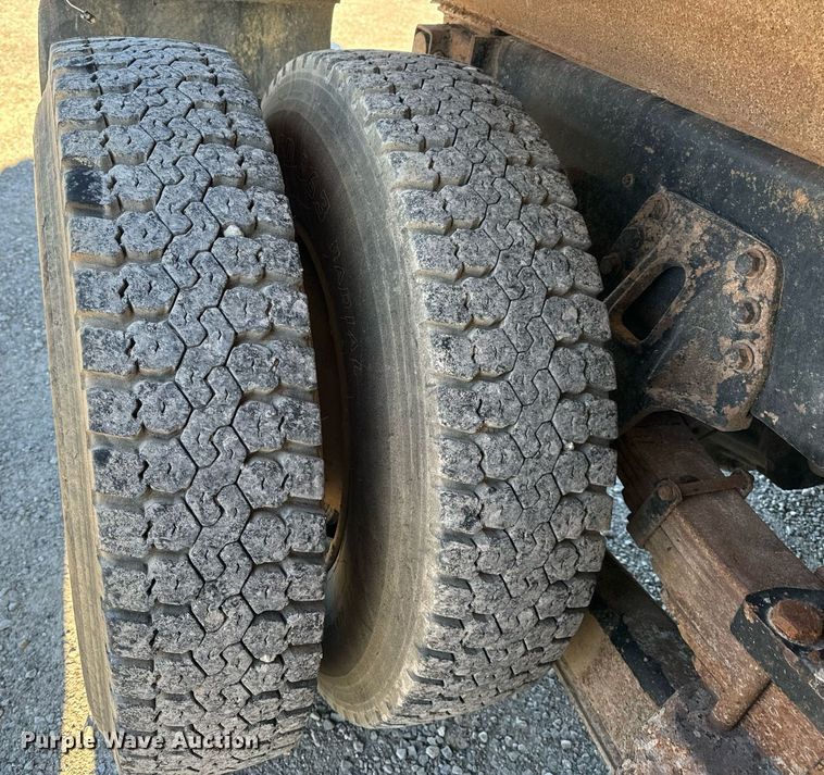 image for item NM9097 2002 International 2554  dump truck