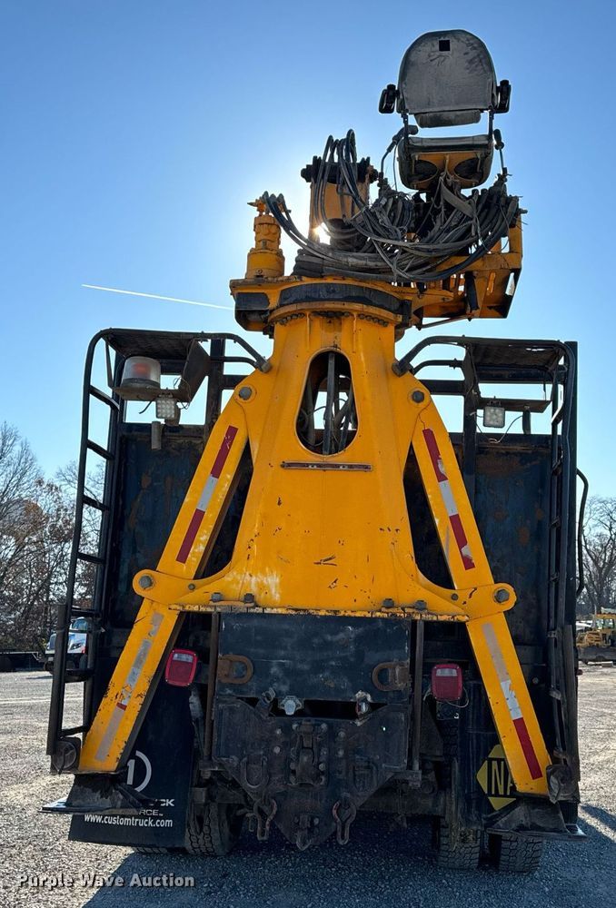 image for item NM9098 2011 International WorkStar 7600 SBA  grapple crane truck