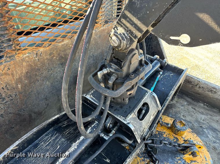 image for item NM9098 2011 International WorkStar 7600 SBA  grapple crane truck