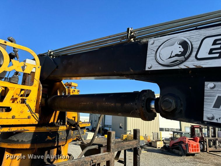 image for item NM9098 2011 International WorkStar 7600 SBA  grapple crane truck