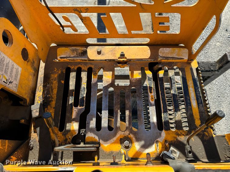 image for item NM9098 2011 International WorkStar 7600 SBA  grapple crane truck