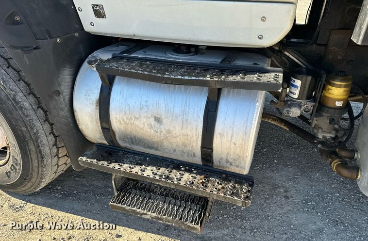 image for item NM9098 2011 International WorkStar 7600 SBA  grapple crane truck