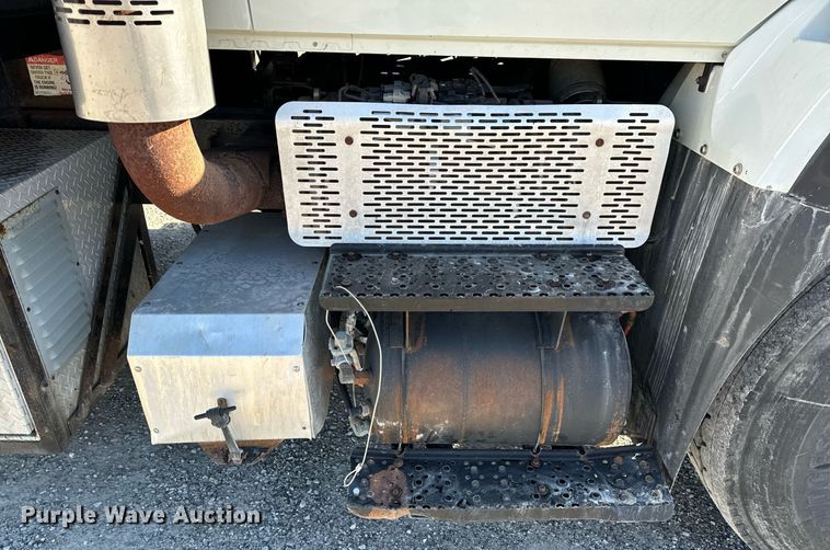 image for item NM9098 2011 International WorkStar 7600 SBA  grapple crane truck