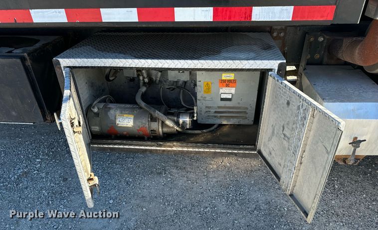 image for item NM9098 2011 International WorkStar 7600 SBA  grapple crane truck