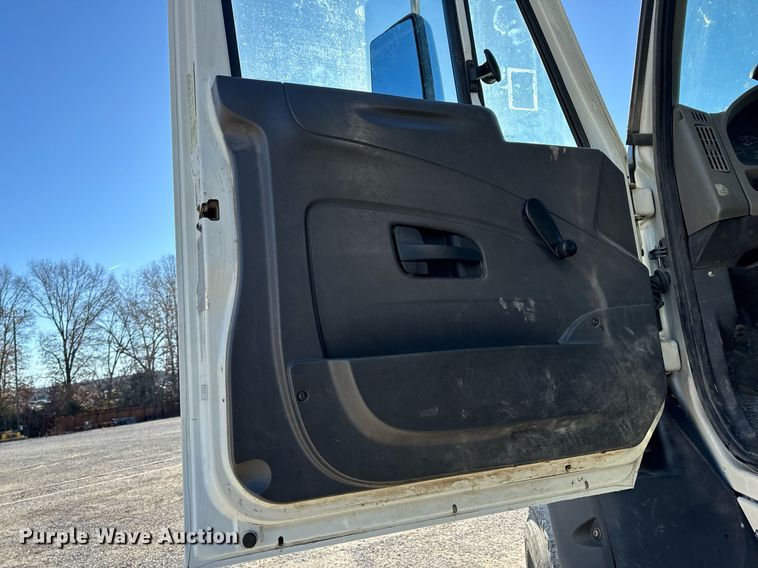 image for item NM9098 2011 International WorkStar 7600 SBA  grapple crane truck