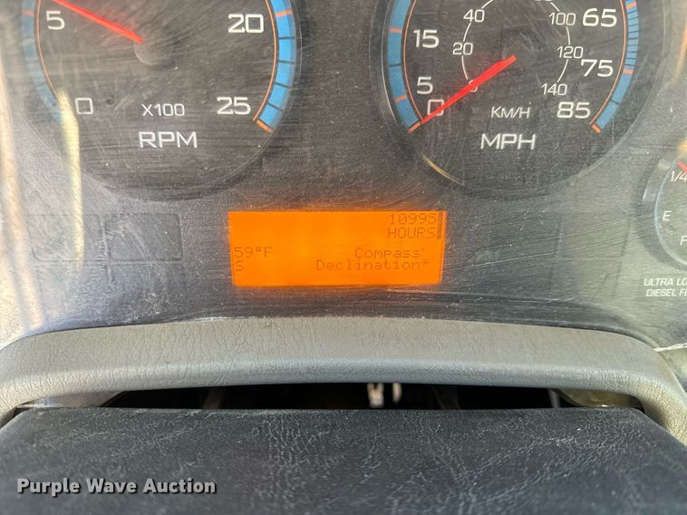 image for item NM9098 2011 International WorkStar 7600 SBA  grapple crane truck