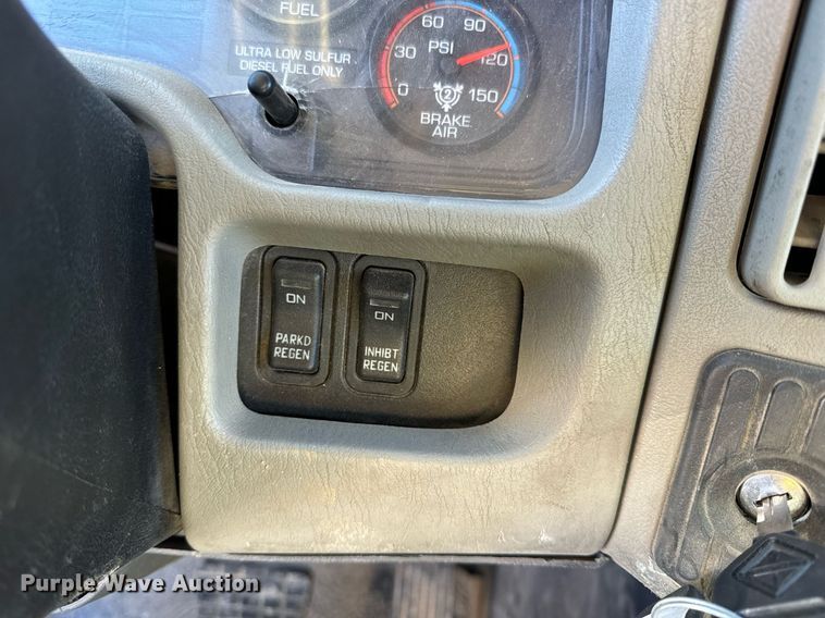 image for item NM9098 2011 International WorkStar 7600 SBA  grapple crane truck