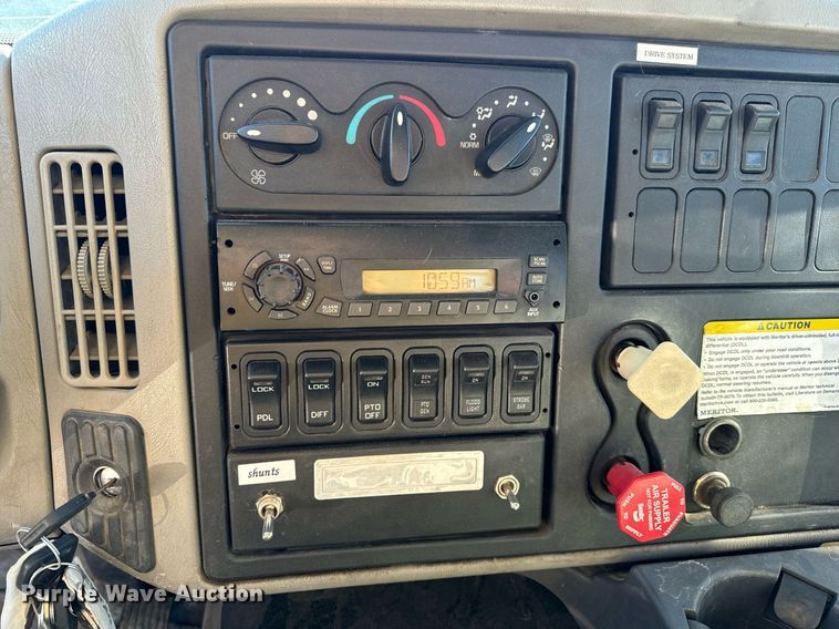 image for item NM9098 2011 International WorkStar 7600 SBA  grapple crane truck